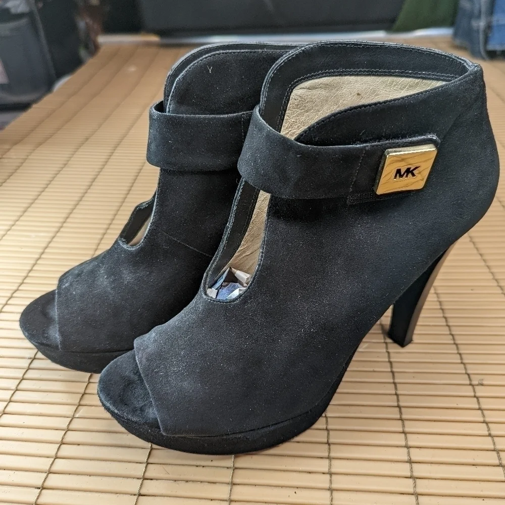 Michael Kors women's sz 10 black suede platform sandals. Golden MK metallic acce